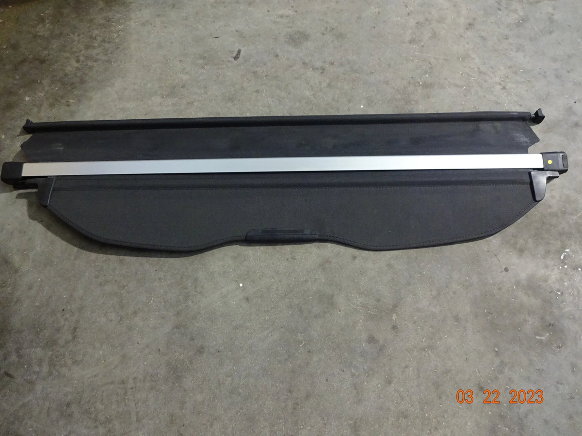 Pre-Owned 2014 Subaru Forester Rear Black Retractable Cargo Cover OEM (Good)