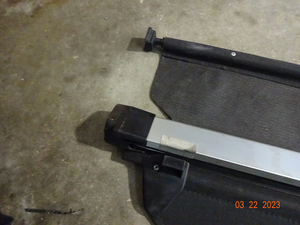 Pre-Owned 2014 Subaru Forester Rear Black Retractable Cargo Cover OEM (Good)