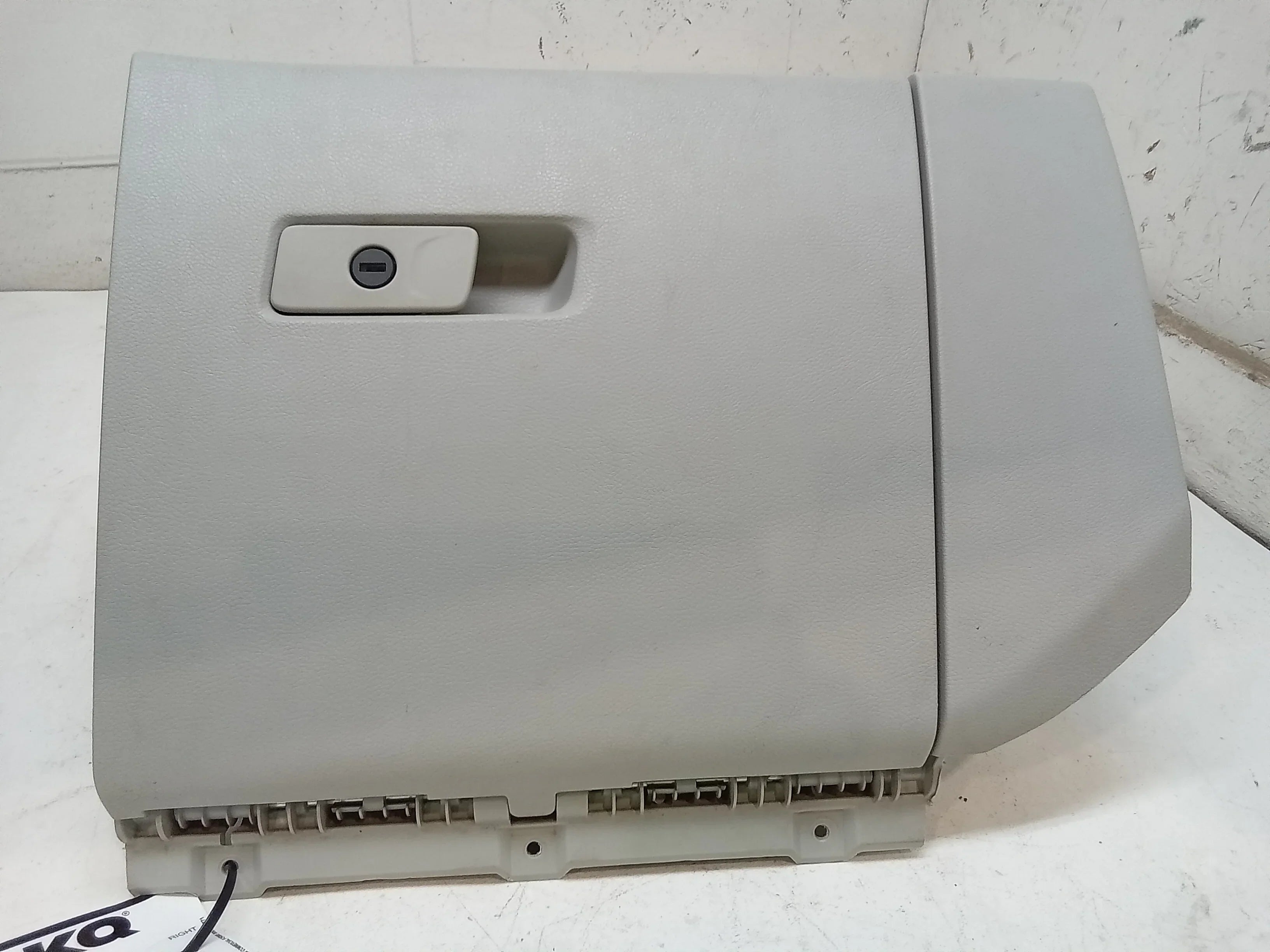 Pre-Owned 17 Jeep Renegade Glove Box OEM (Good)