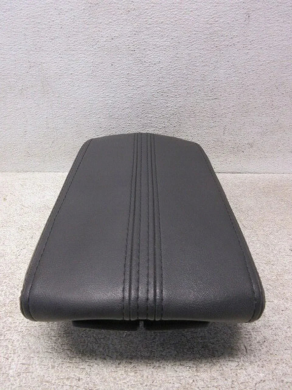 Pre-Owned 10 2010 Lincoln MKZ Black Leather Center Console Lid OEM LKQ (Good)