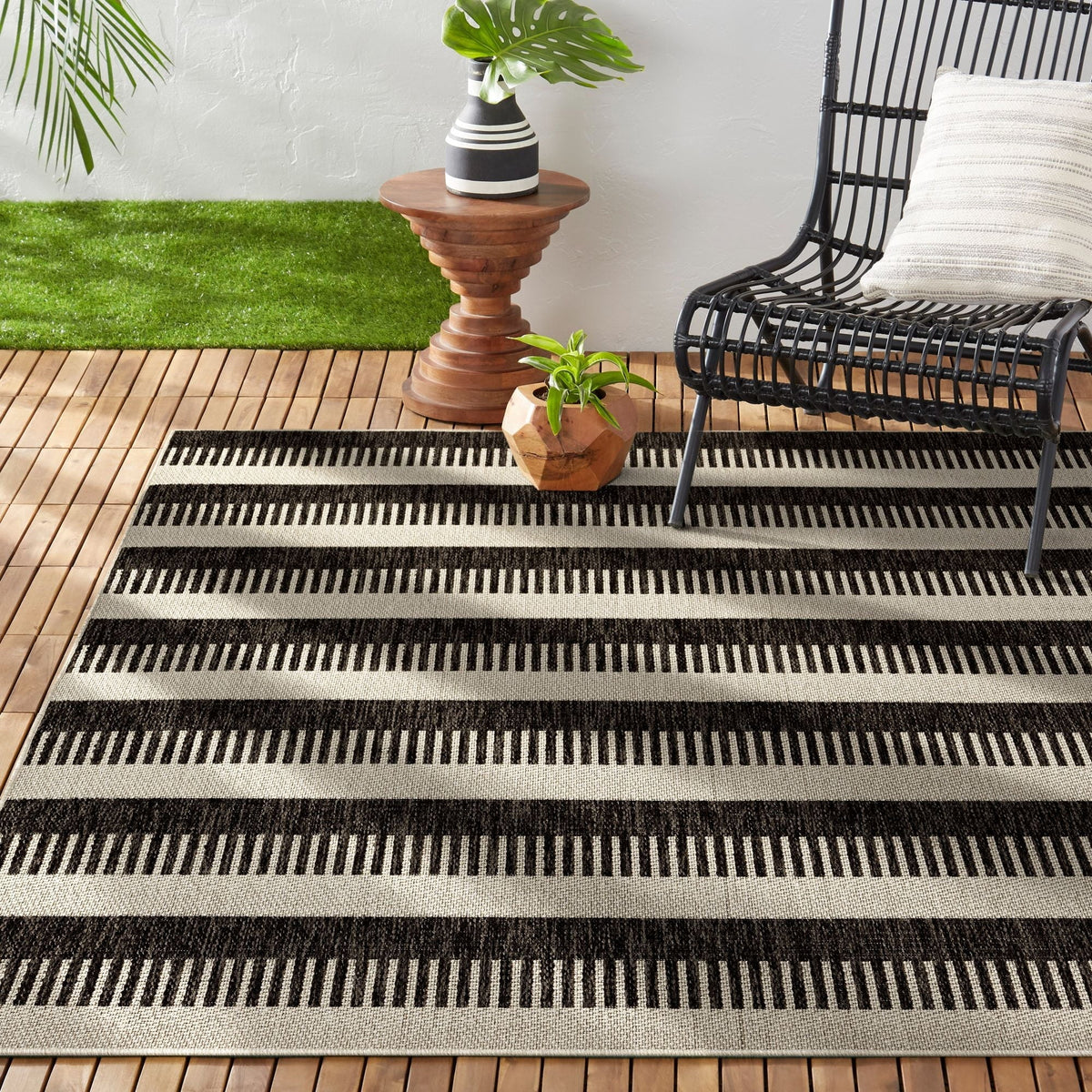 Nicole Miller New York Patio Country Charlotte Modern Striped Indoor/Outdoor Area Rug, Black/Grey, 5'2"x7'2"