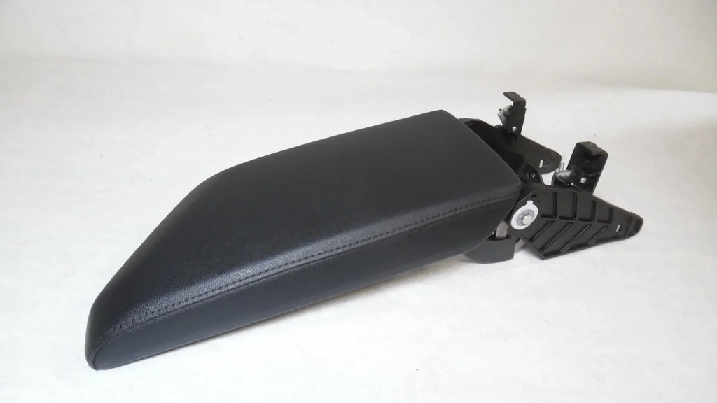Pre-Owned 2019 2020 2021 Volkswagen Jetta Center Floor Console Lid Armrest Black OEM (Good)