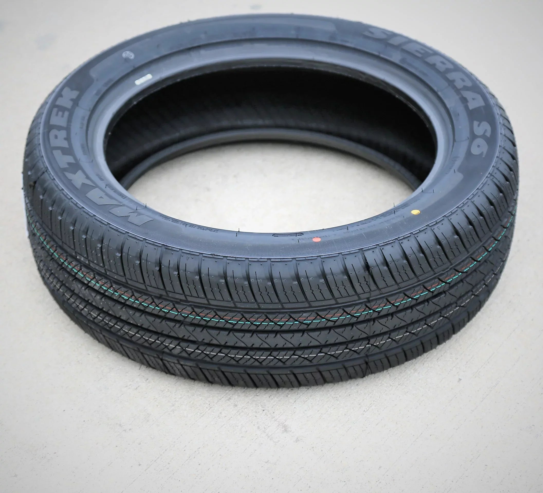 Maxtrek Sierra S6 255/60R18 112H A/S All Season Tire