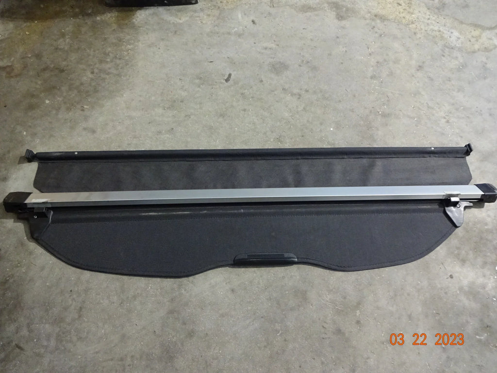 Pre-Owned 2014 Subaru Forester Rear Black Retractable Cargo Cover OEM (Good)