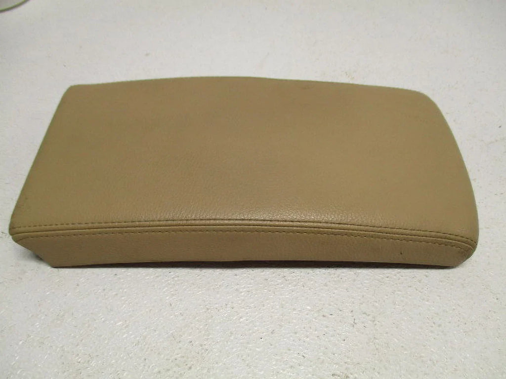 Pre-Owned 2007 Volkswagen Passat Interior Center Console Lid OEM LKQ (Good)
