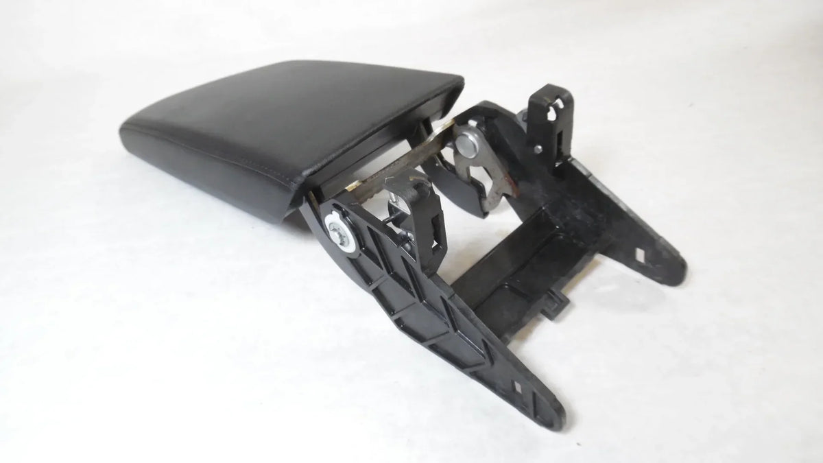 Pre-Owned 2019 2020 2021 Volkswagen Jetta Center Floor Console Lid Armrest Black OEM (Good)