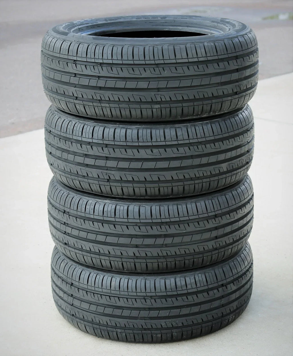 Landgolden LG17 195/55R15 85V Performance Tire Fits: 2007-08 Honda Fit Sport, 1999-2000 Honda Civic Si
