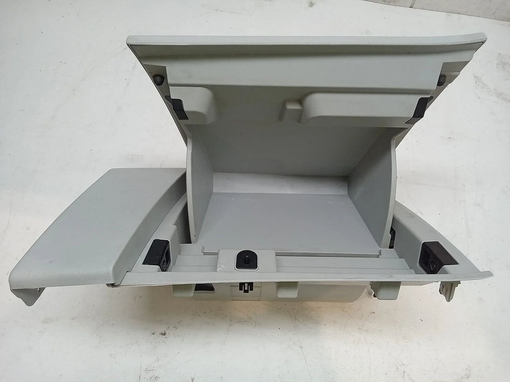 Pre-Owned 17 Jeep Renegade Glove Box OEM (Good)