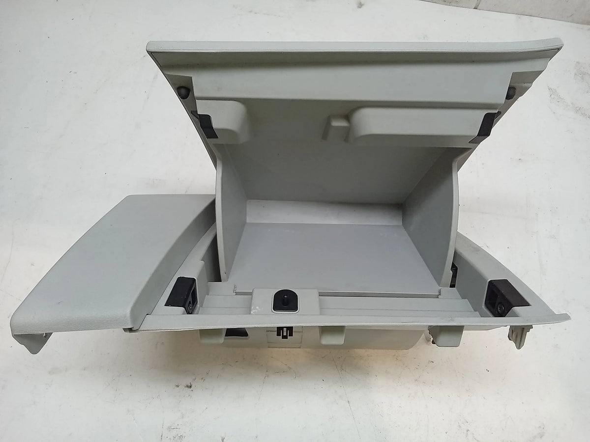 Pre-Owned 17 Jeep Renegade Glove Box OEM (Good)
